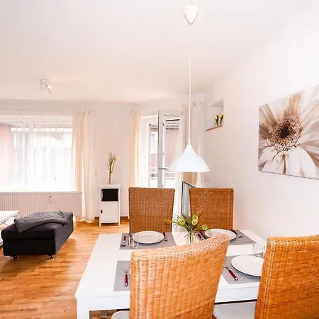 Apartment Kirchenstr 27, Whg 1 *