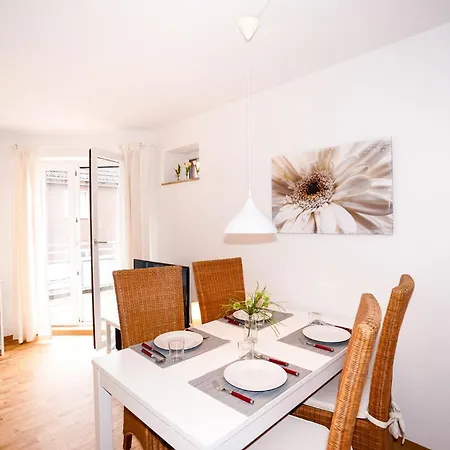 Apartment Kirchenstr 27, Whg 1